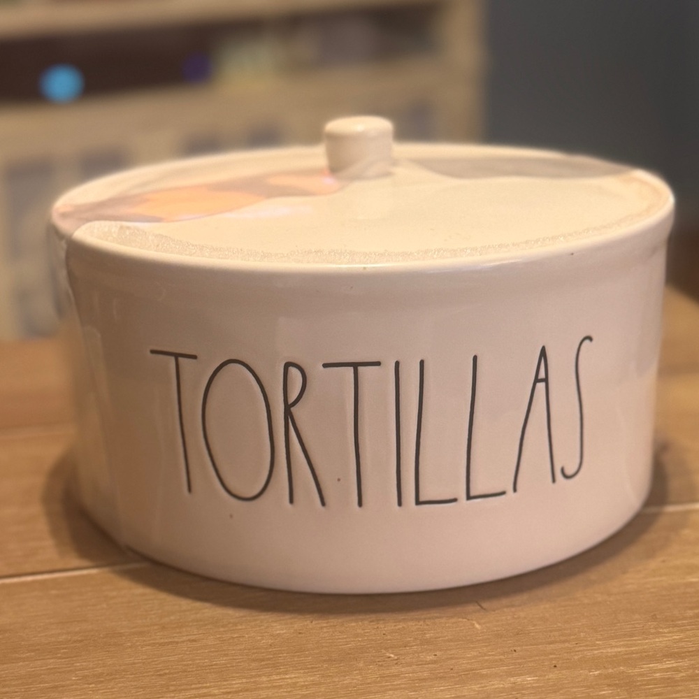 Brand new never opened deal Rae Dunn Tortillas warmer